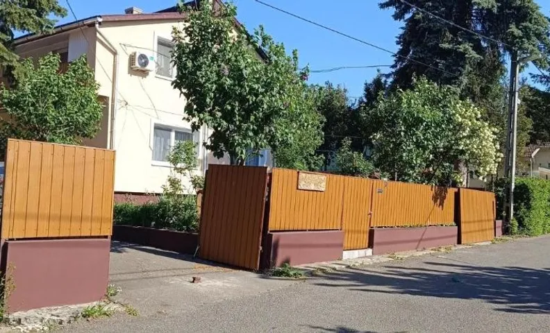 Mikola Vendégház, Pálosvörösmart