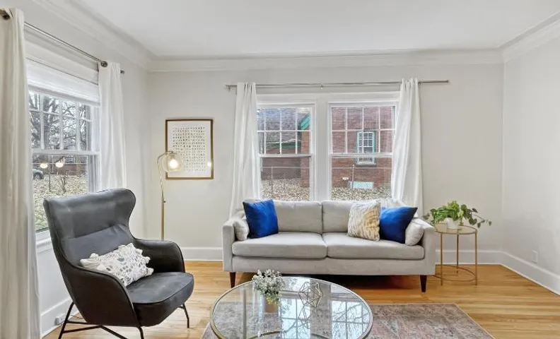 Modern 3BR Duplex Side A Near Drake University