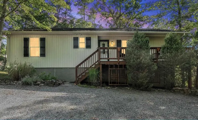 Cozy Retreat w Hot Tub Firepit & Grill near Bryce