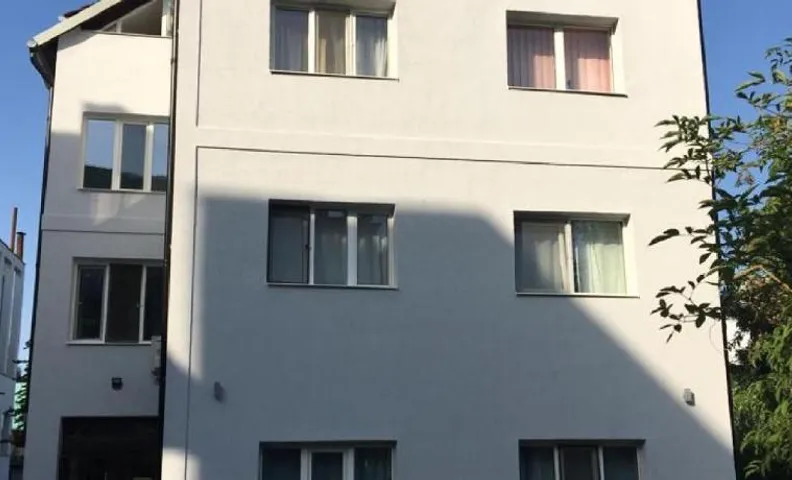 4 Seasons Apartments