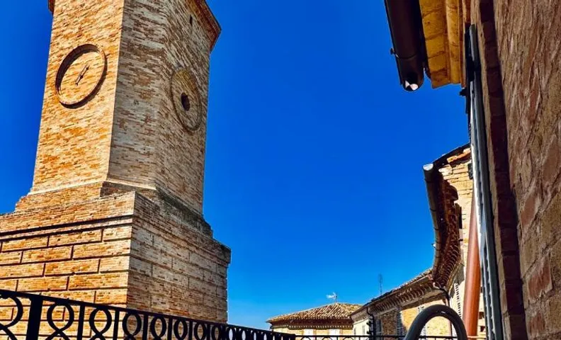 La torre tra terra e cielo