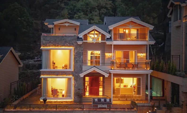엘리바스 프리베 로이스 로즈 4BHK 힐탑