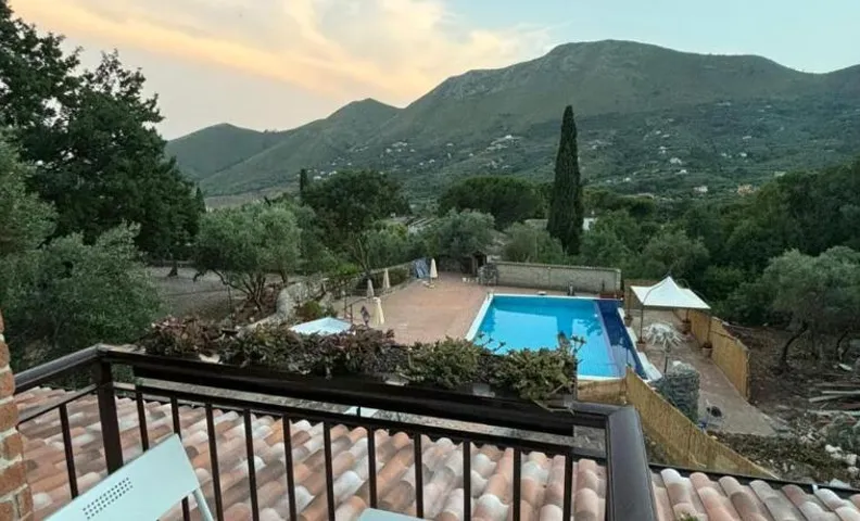 Domus Arco Romano Guest House
