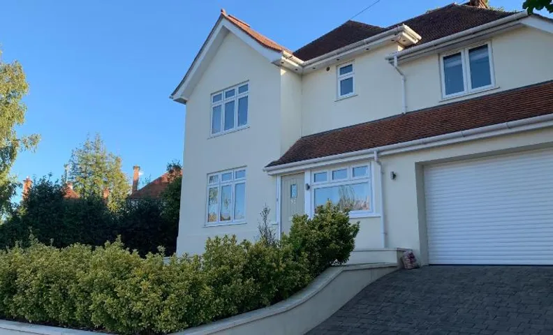 Great location newly refurbished 4 bedroom house coast