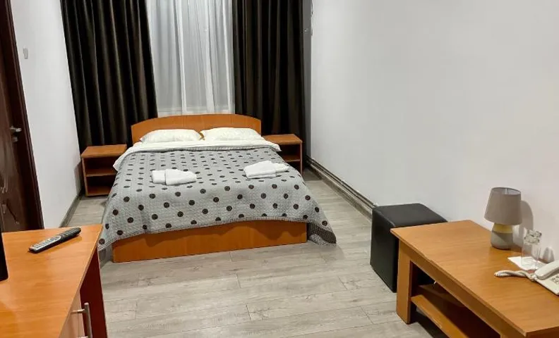 Hotel Tata Si Fii