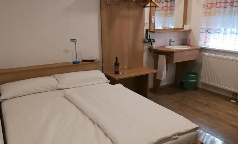 Dorf-Zimmer Mirth