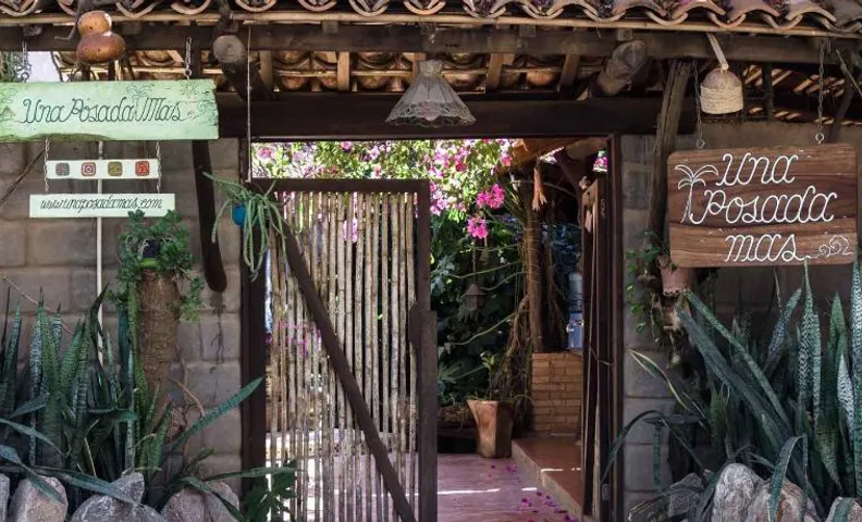 Una Posada Mas