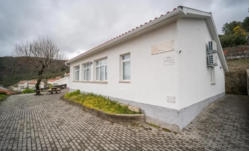 Casas da Escola - "A Escola" - Meãs