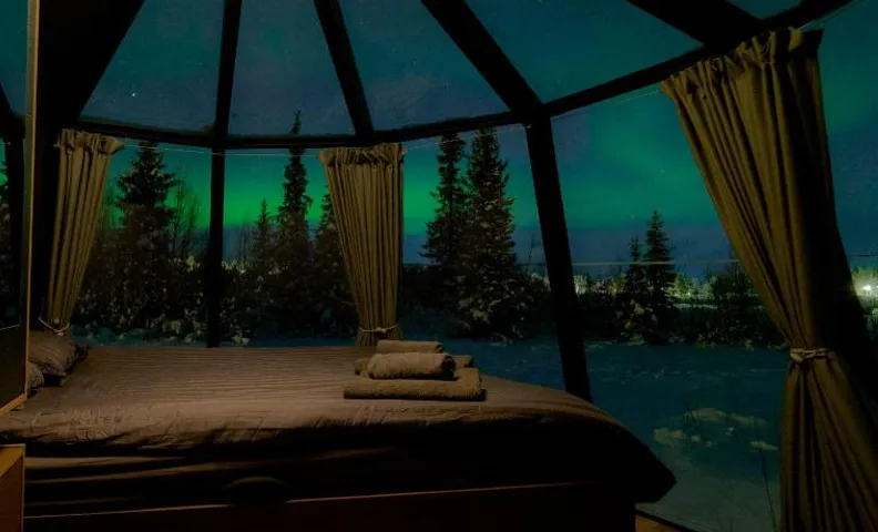 Aurora River Camp Glass igloos & cabins