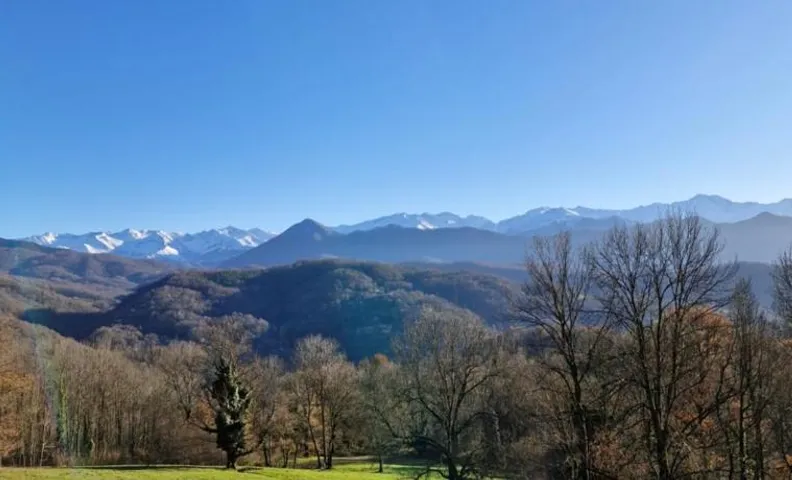 CHAMBRE INDEPENDANTE au calme en moyenne montagne