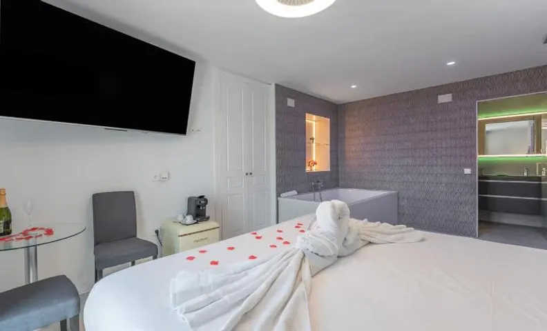 CASA BANDERAS SPA & Gestión CAMINITO DEL REY