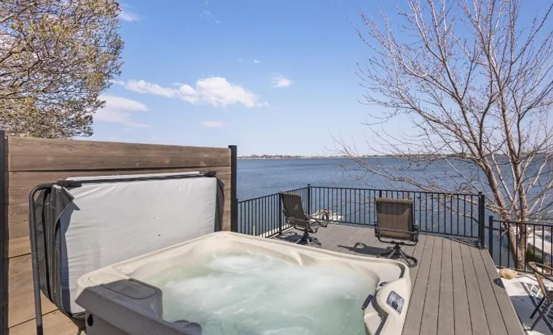 Private Sauna, Hot Tub, Beach – Lake Poinsett