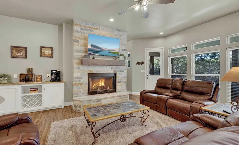 Crazy Horse-close to Canyon Lake Marina!