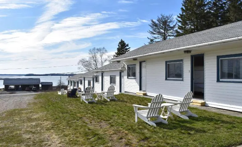 Friars Bay Inn & Cottages