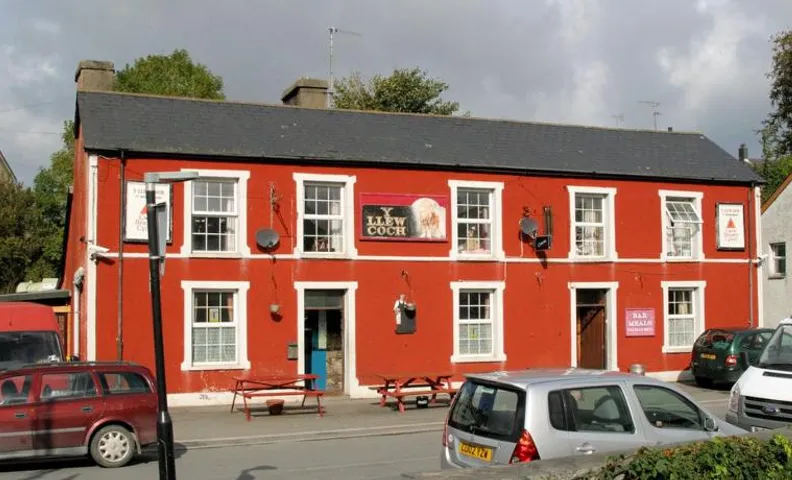 Y Llew Coch Tregaron