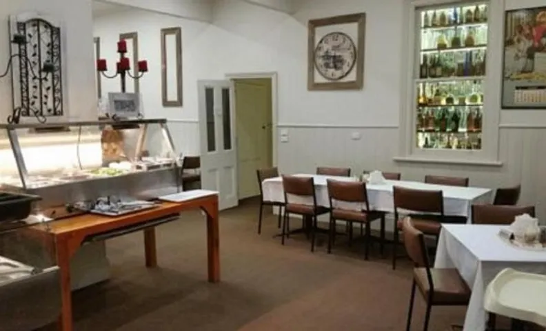 Royal Hotel Snake Valley