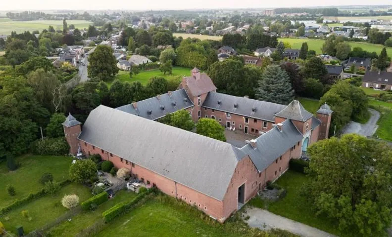Logie Chateau-ferme De Hombroux