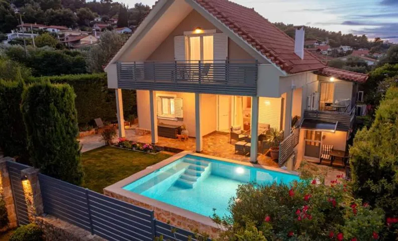 Athina Sea Villa Close To Athens