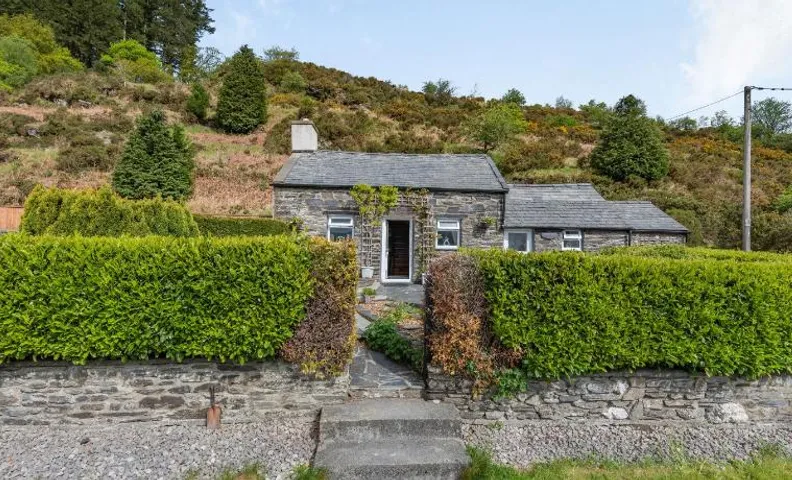 Henrhiw Bach