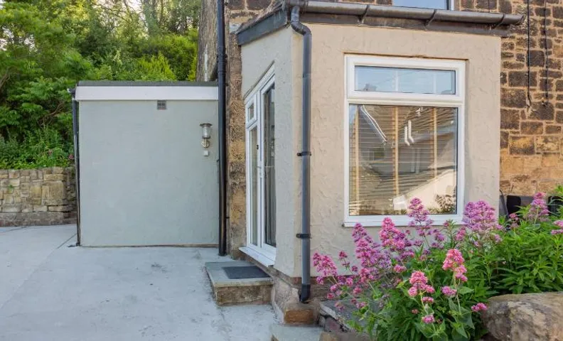 27 Green Road