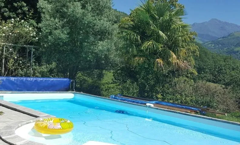 Villa spacieuse avec piscine à Aspin-en-Lavedan, vue montagne.