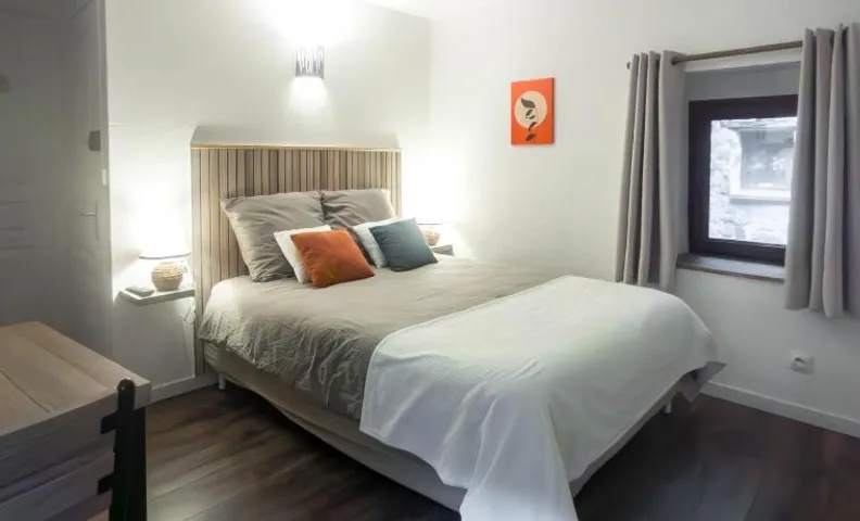 Chambre indépendante avec salle de bain privée