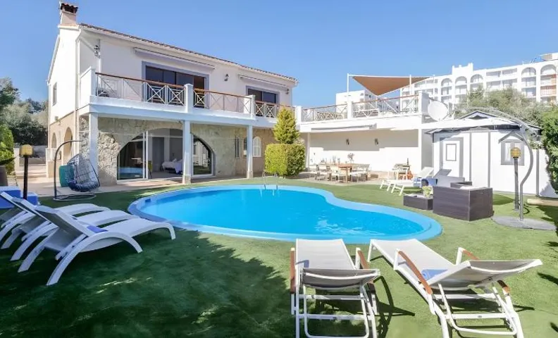 Tres Palmeras