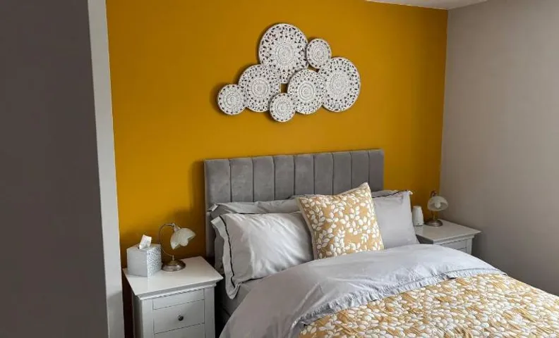 Quiet double bedroom in residential property