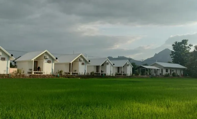 Tiny house homestay & cafe