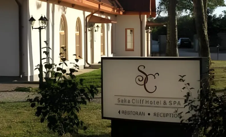 Saka Manor