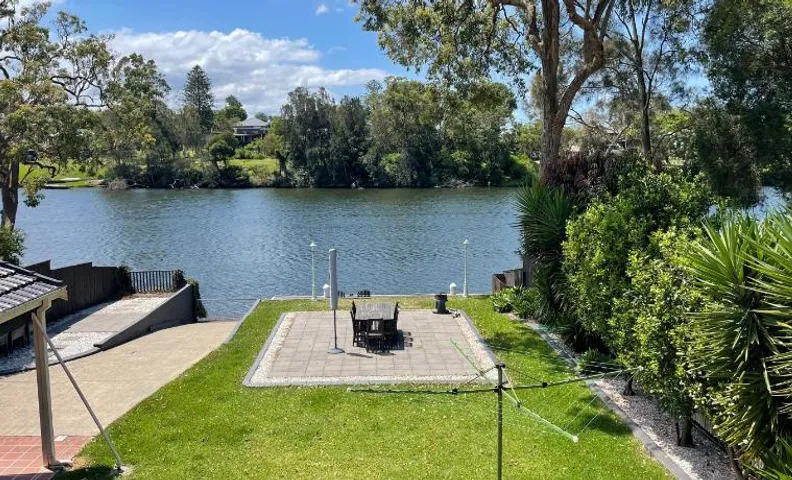 Waterfront Paradise with Jetty, BBQ, Pool table, & more