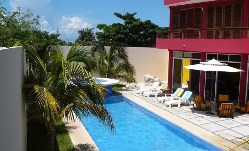 Stunning 3 Bedroom Home, 36 foot Pool, Hot Tub