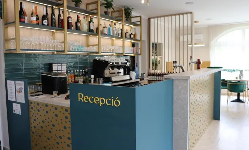 Menta Rooms & Bar