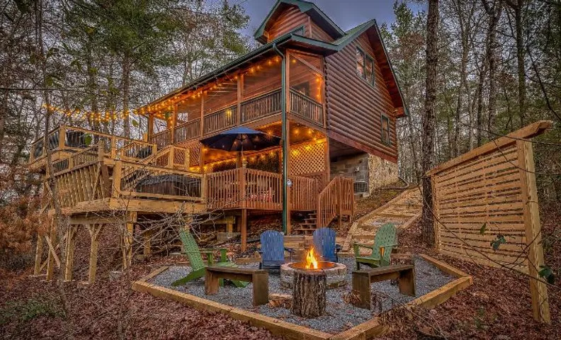 Golden Eagle GA Cabin - Hot Tub, Firepit & Fast WiFi