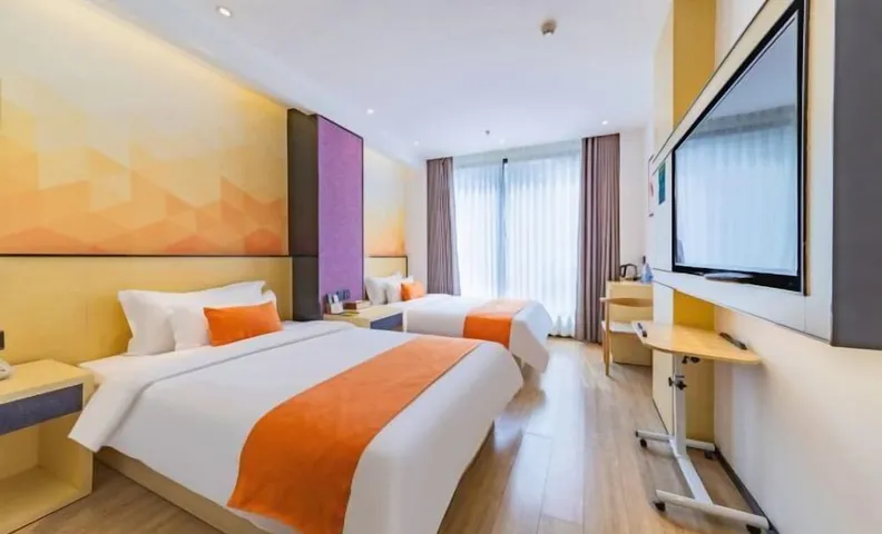 Huanyu Prestige Hotel (Lingshan People's Hospital)