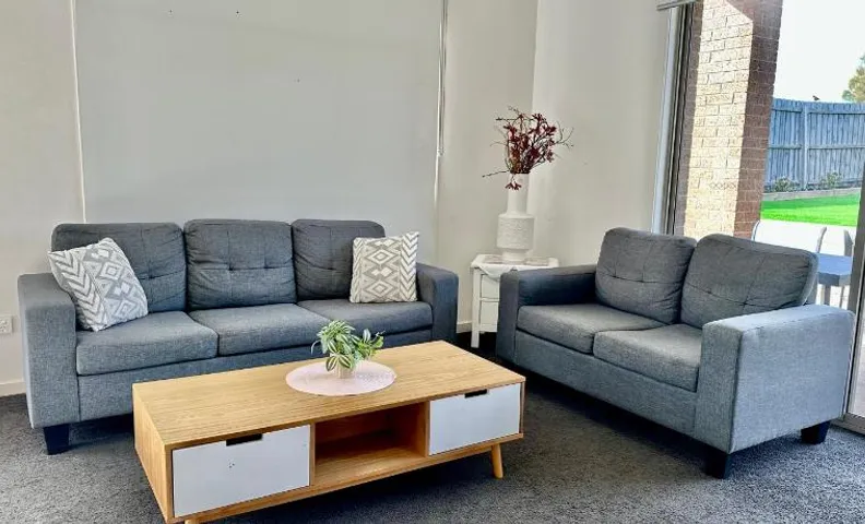 Spacious 4BR Family Home - Sleeps up to 8 Guests - By Saga Living