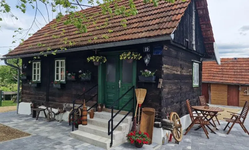 Holiday home Hižica v plavem trnacu