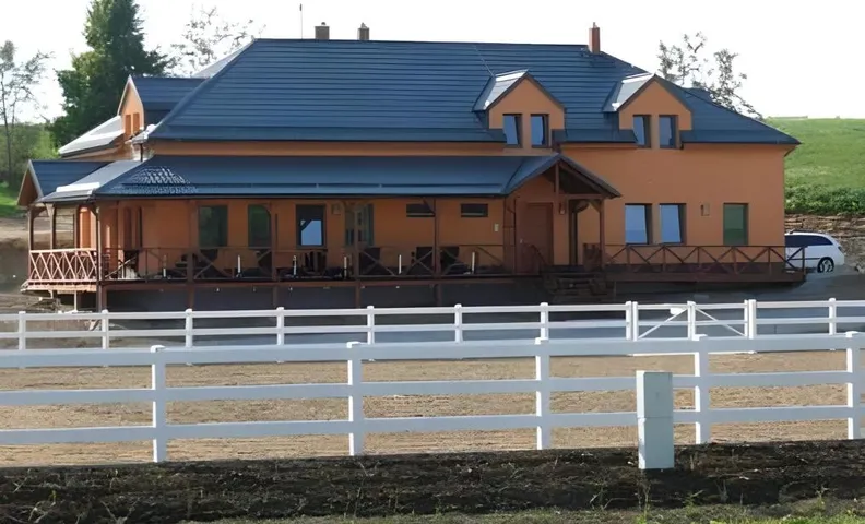Hotel Horse Riding - Jezdecky Areal Trsice