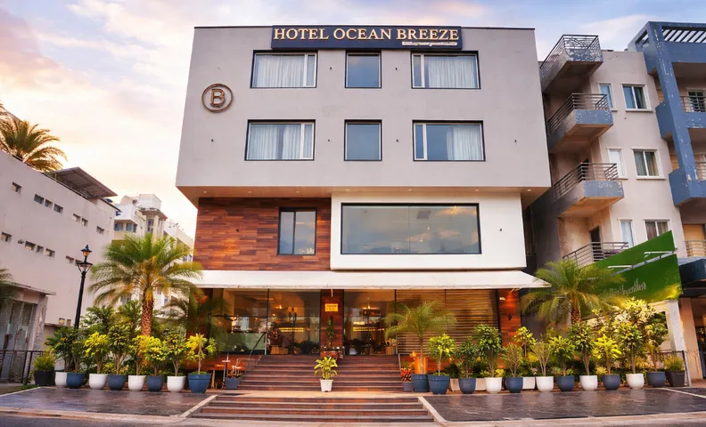 HOTEL OCEAN BREEZE, Bhopal