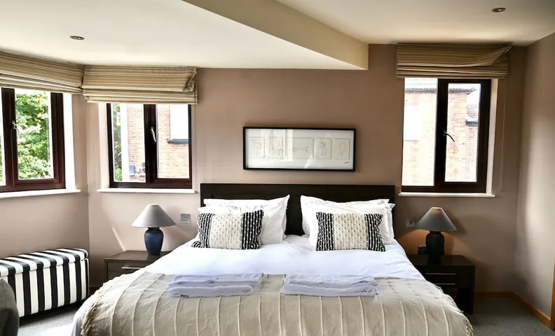 에이트 앳 더 베이커리 B&B 탯스필드