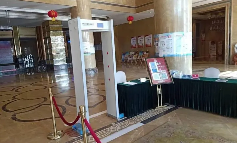 Triumphal Gate Holiday Hotel (Toketo No.1 Middle School)
