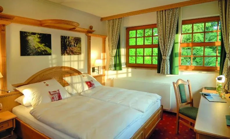 Hotel Alpenhof - ruhige Wohlfuhloase zwischen Munchen, dem Funf-Seenland und den Bergen, in S-Bahnna