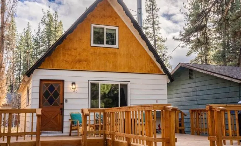The Teddy Bear Cabin! Large Patio!