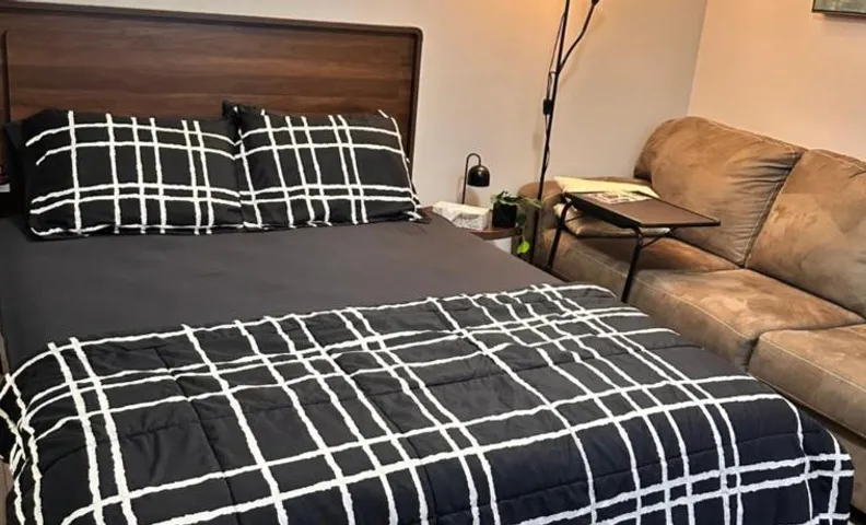 East Coast Cozy by Wastis-Easy Hwy, City & Airport Access plus Free Parking