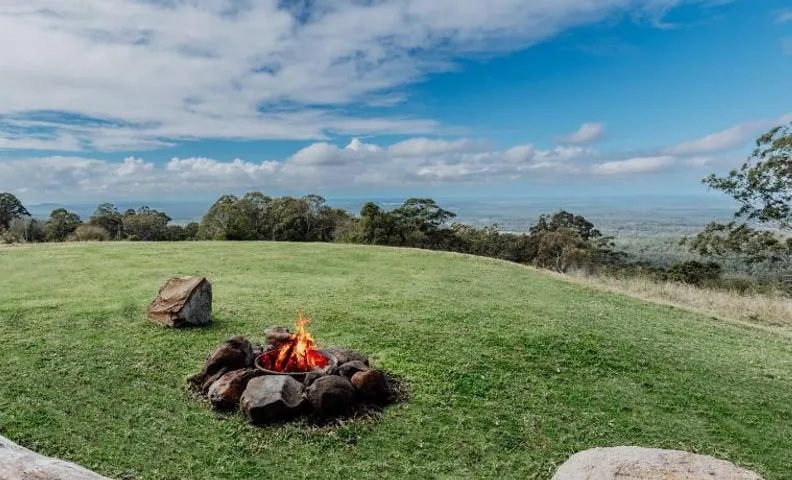 Acreage property, pet friendly, outdoor campfire