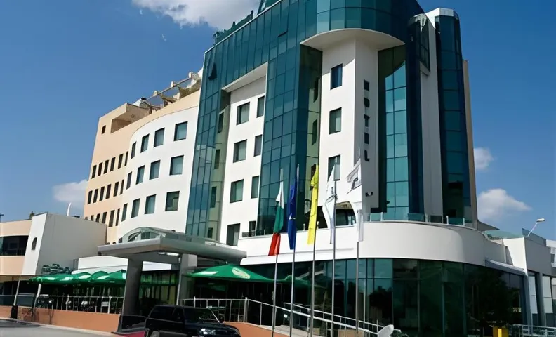 Diplomat Plaza Hotel & Resort