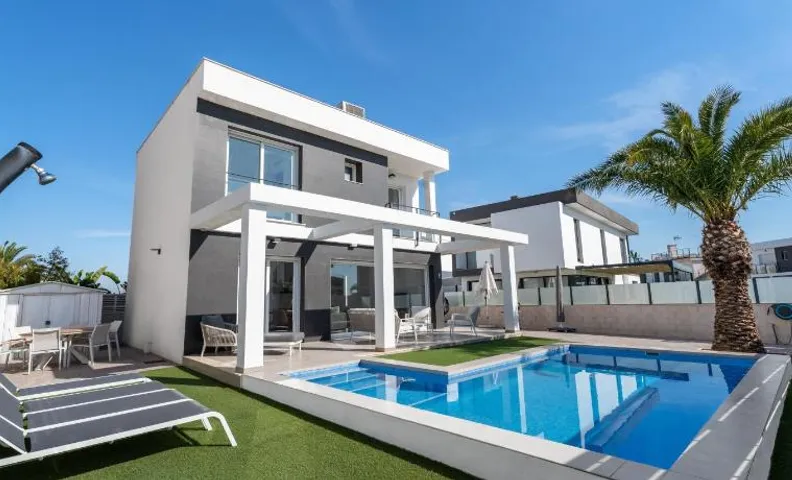 Casa Bos Palm Tree Villa with Pool