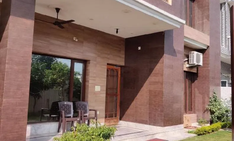 트리쿠타 나가르의 방갈로 (350m², 침실 2개, 프라이빗 욕실 3개)