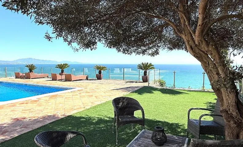 Private pool, sea views, near beach