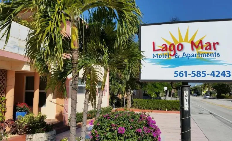 Lago Mar Motel and Apartments